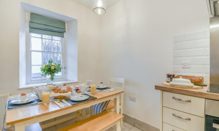 2 Bed in Newchapel 7