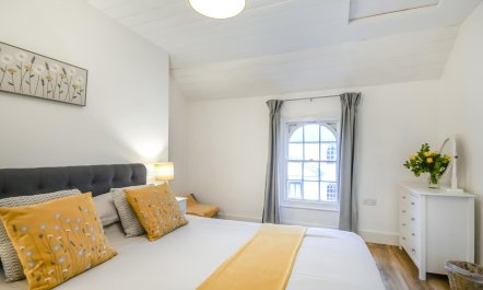 2 Bed in Newchapel 4