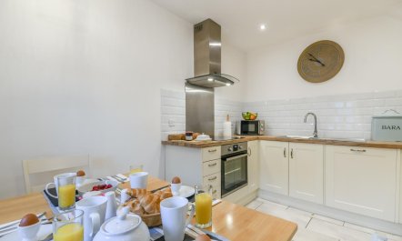 2 Bed in Newchapel 2