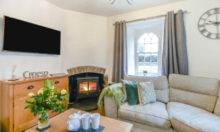 2 Bed in Newchapel 1