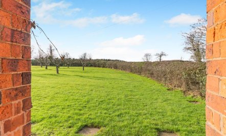 3 Bed in Needwood 3