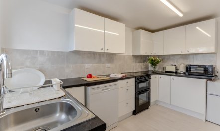 3 Bed in Needwood 6