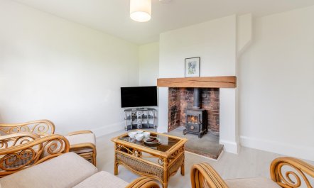 3 Bed in Needwood 9