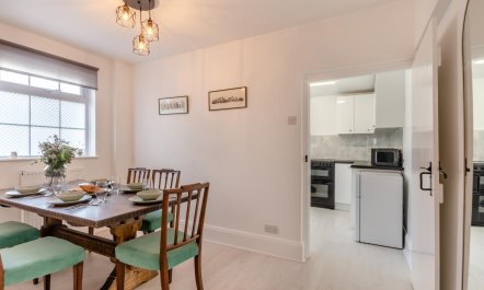 3 Bed in Needwood 7
