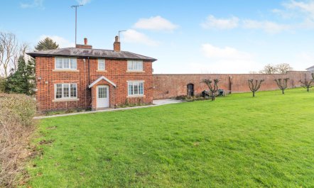 3 Bed in Needwood
