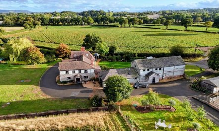 3 Bed in Lyonshall 1