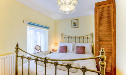 2 Bed in Holt 8