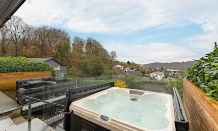 5 Bed in Windermere 2