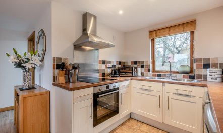 3 Bed in Weybourne 8