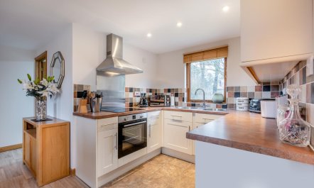 3 Bed in Weybourne 3