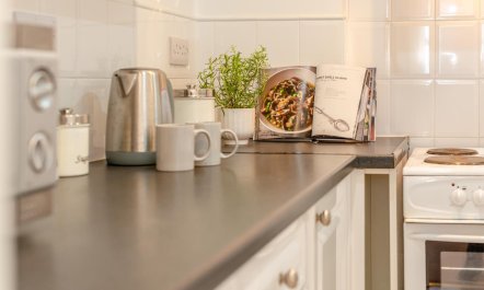 1 Bed in Harlyn Bay 8
