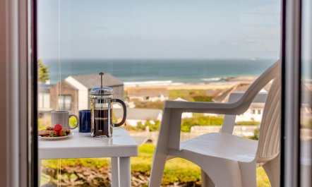 1 Bed in Harlyn Bay 2