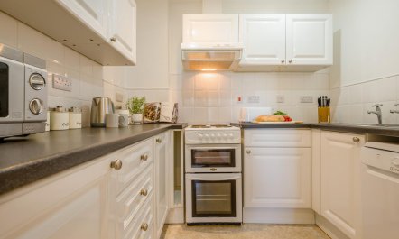 1 Bed in Harlyn Bay 7
