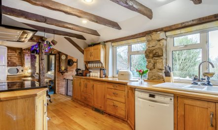4 Bed in Burwash Common 4