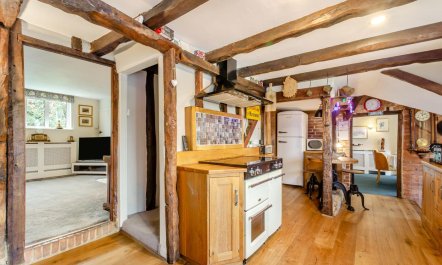 4 Bed in Burwash Common 3