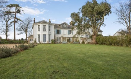 4 Bed in Barnstaple 1