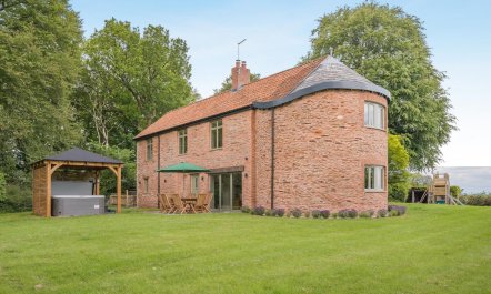 4 Bed in Taunton 1