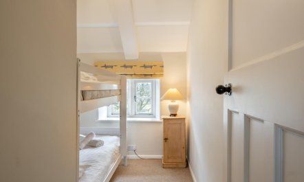 10 Bed in Wroxall 6