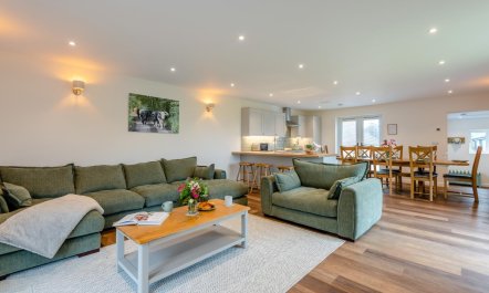 4 Bed in Otterden 1