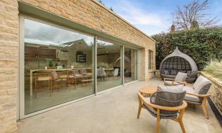 4 Bed in Naburn 1