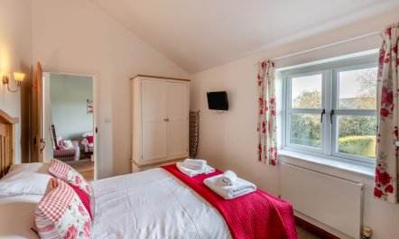 2 Bed in Old Hall Green 9