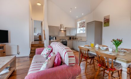 2 Bed in Old Hall Green 1
