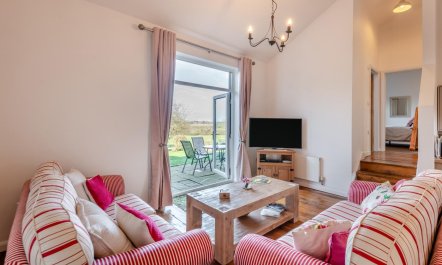 2 Bed in Old Hall Green 2
