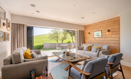 4 Bed in West Lulworth 1