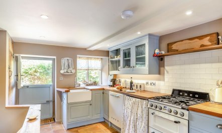 2 Bed in Burton Bradstock 1