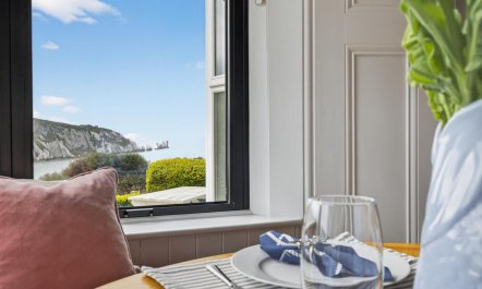 2 Bed in Totland Bay 2