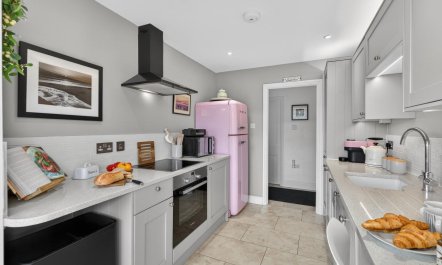 2 Bed in Totland Bay 3