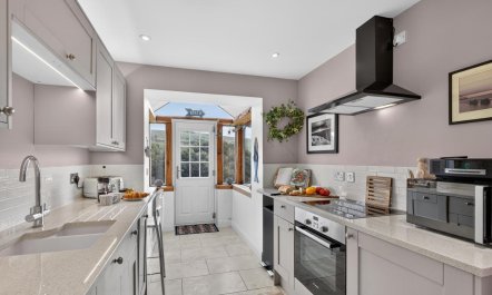 2 Bed in Totland Bay 6