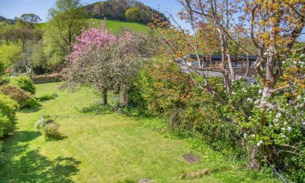 2 Bed in Loders 7