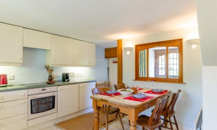 2 Bed in Loders 5