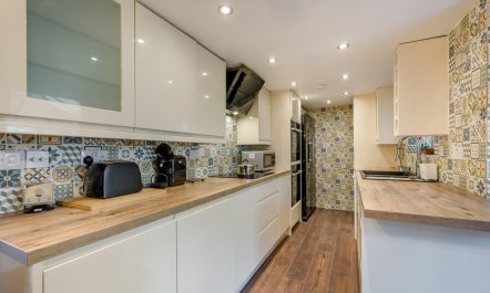 4 Bed in Bacton 1
