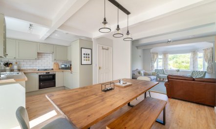 5 Bed in Staveley 7