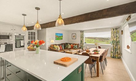 4 Bed in Norwood 2