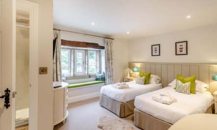 4 Bed in Norwood 9