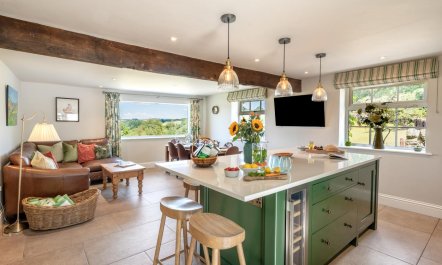 4 Bed in Norwood 4