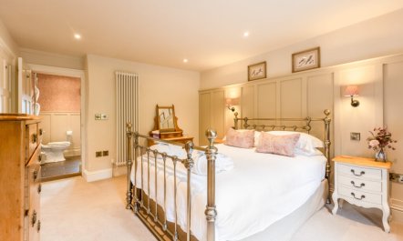 4 Bed in Norwood 9