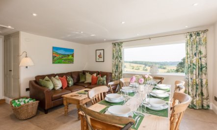 4 Bed in Norwood 1