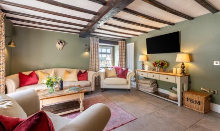 4 Bed in Norwood 5