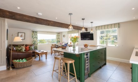 4 Bed in Norwood 2