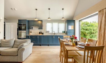 3 Bed in Rousdon 2