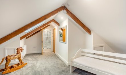 5 Bed in Bridge 9