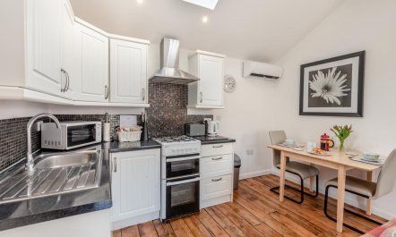 1 Bed in Old Hall Green 5