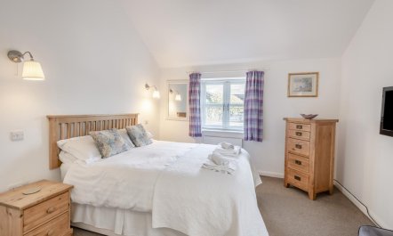 1 Bed in Old Hall Green 7