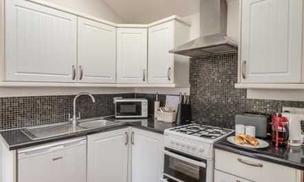 1 Bed in Old Hall Green 6
