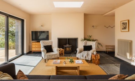 4 Bed in Hartland 1
