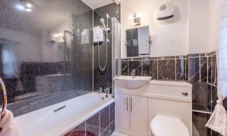 2 Bed in Thwaite 7